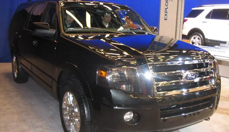 Ford-Expedition-XLT-MAX-heavy-SUV