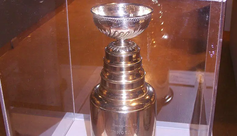 The-Stanley-Cup-Trophy-heavy