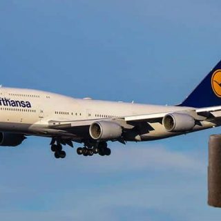 What is The Weight of a Boeing 747 Airplane?