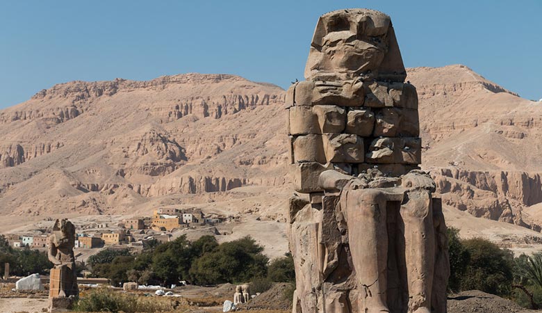 statue-of-pharaoh-Amenhotep-III-50-tons