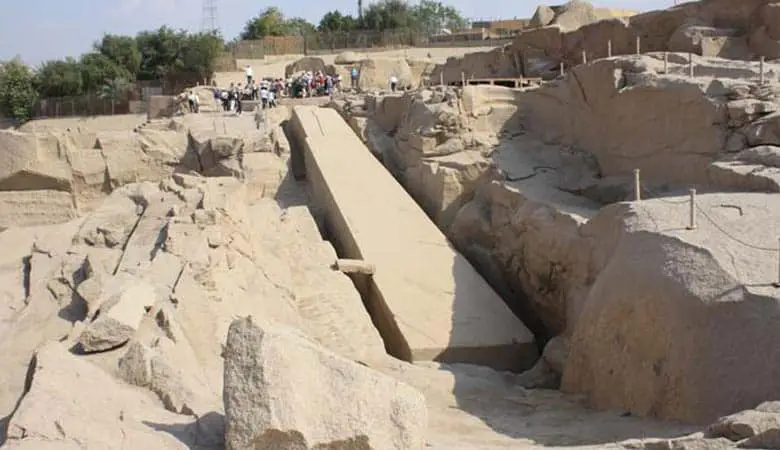 abandoned-Egyptian-obelisk-1000-tons