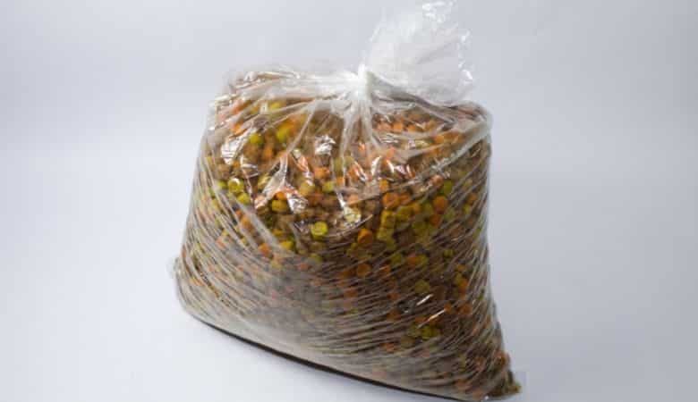 bag of cat food 2 kg